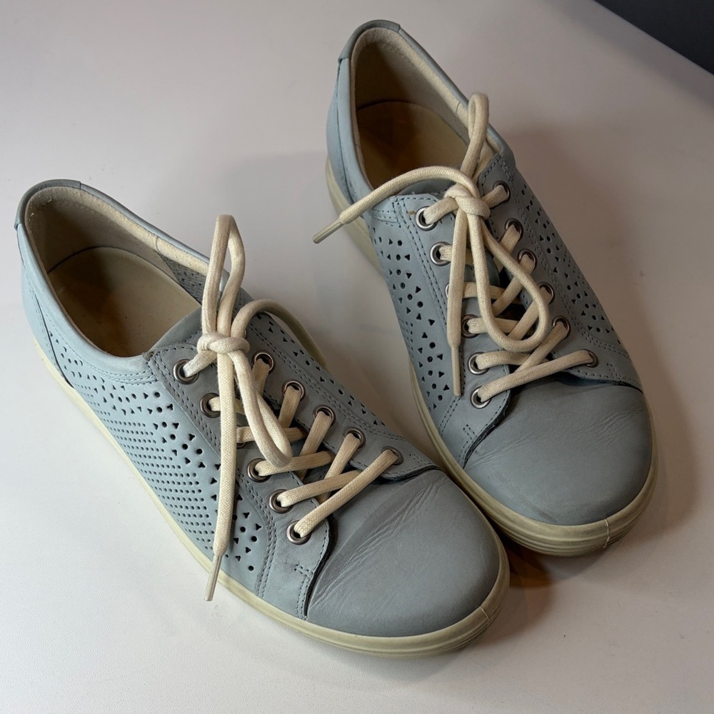 Ecco Light Blue Perforated Casual Sneakers  Cream Laces Women’s 8 - 8.5  EU 39
